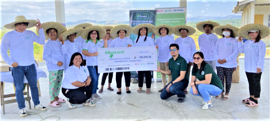 Women farmers in Nueva Ecija receive a check from PLDT