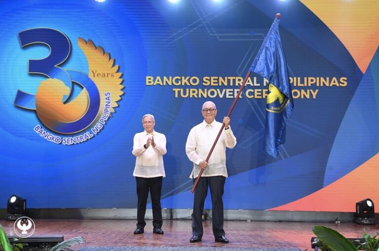 Outgoing BSP governor Felipe M. Medalla together with the new BSP governor, MBM Eli Remollana, during the turnover rites