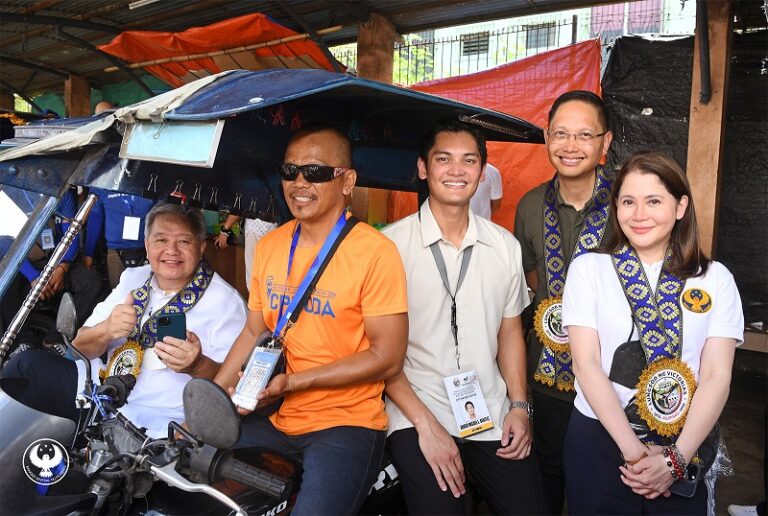 A tricycle driver poses with BSP executives led by Bernadette Romulo-Puyat and the Mayor of Victorias City
