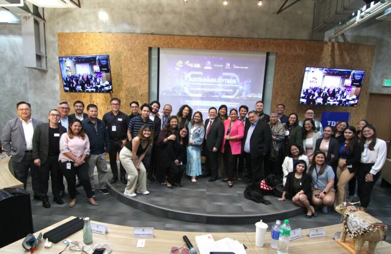 Amor Maclang of Digital Pilipinas together with partidcpants to the SustainabilityTech for Collaborative Systems Transformation forum