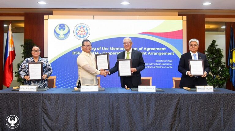 BSP Governor Eli Remolona Jr. together with executives of CDA at a MOA-signing ceremony