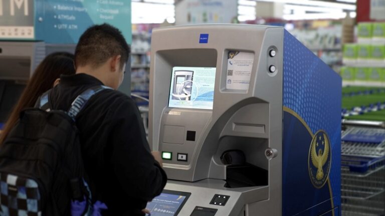 A man preparing to deposit coins at a CoDM located at SM Mall of Asia