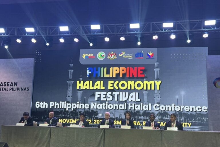 DTI Secretary Alfredo Pascual with other signatories from the Embassy of Malaysia during the signing of the Halal Industry Development Agenda