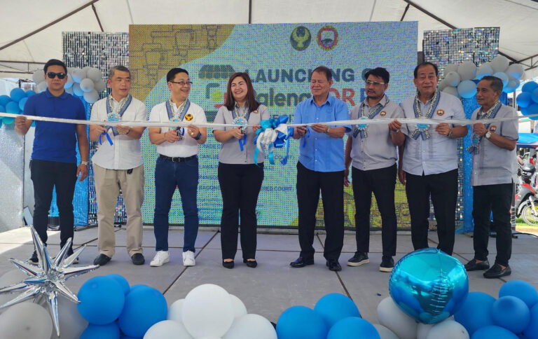 BSP Regional Director Tomas J. Cariño, Jr. while leading the launching of Paleng-Qr Ph Plus in Calamba City together with LGU officials in Laguna