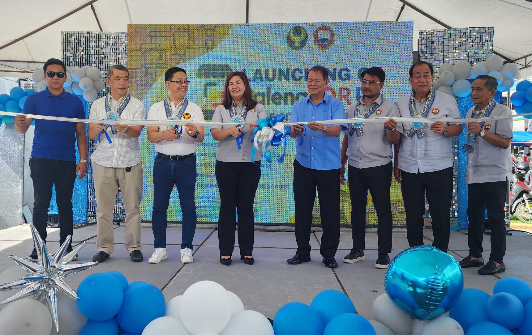 BSP Regional Director Tomas J. Cariño, Jr. while leading the launching of Paleng-Qr Ph Plus in Calamba City together with LGU officials in Laguna