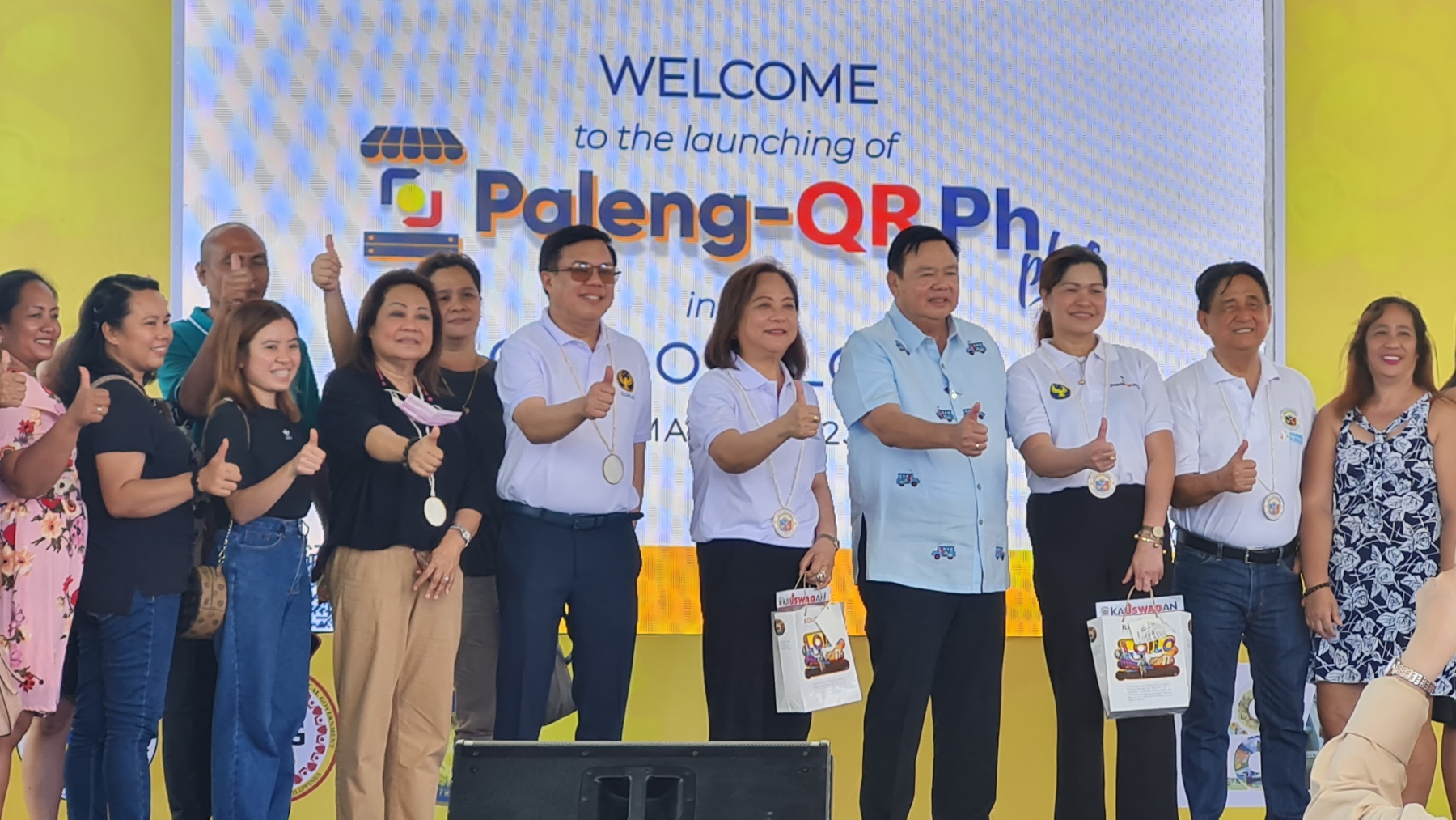 Iloilo City Mayor Jerry P. Treñas together with executives from the BSP and DILG Region VI