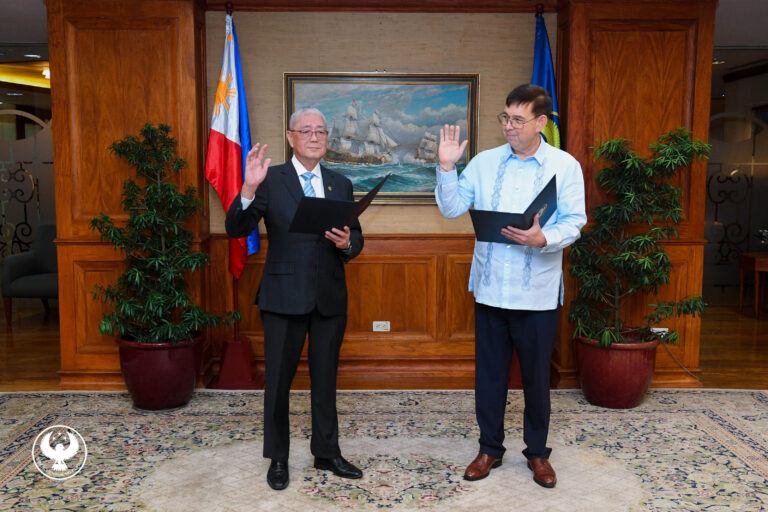 BSP Governor Eli M. Remolona, Jr., chairperson of the Philippine Monetary Board, is shown here while administering Secretary Recto’s oath of office as MB Member