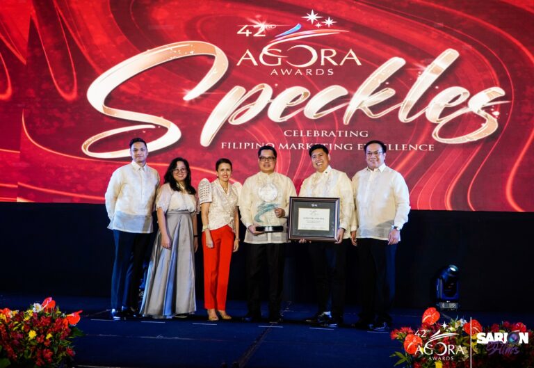 Executives of UnionBank executives while accepting the plaque from Agora Awards