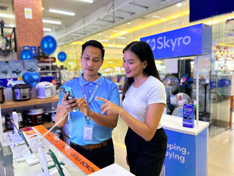 A female customer trying out Skyro's digital app