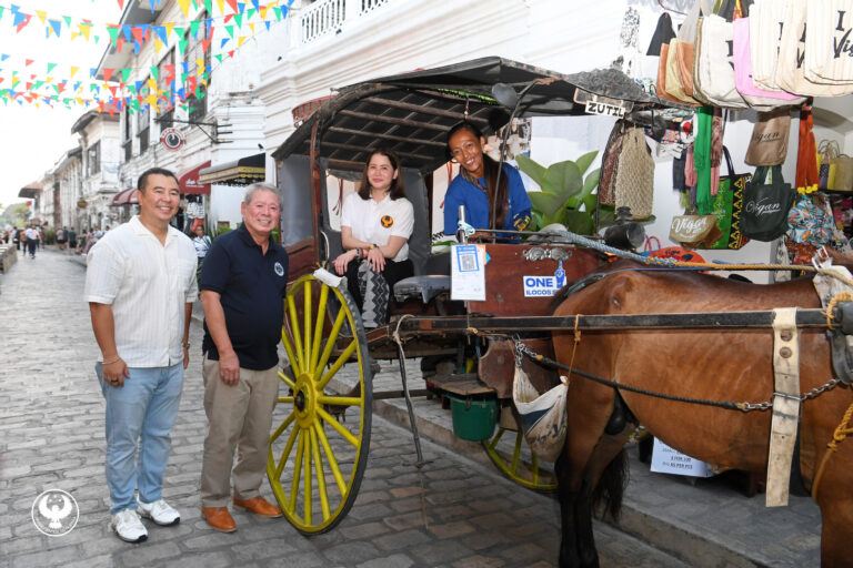 BSP Deputy Governor Bernadette Romulo-Puyat together with Ilocos Sur Vice Governor Ryan Luis V. Singson, Vigan City Mayor Jose “Bonito” C. Singson, and Sofia Sison, a kutsera who accepts digital payments for kalesa rides, during the launch of Paleng-QR Ph Plus in Vigan City