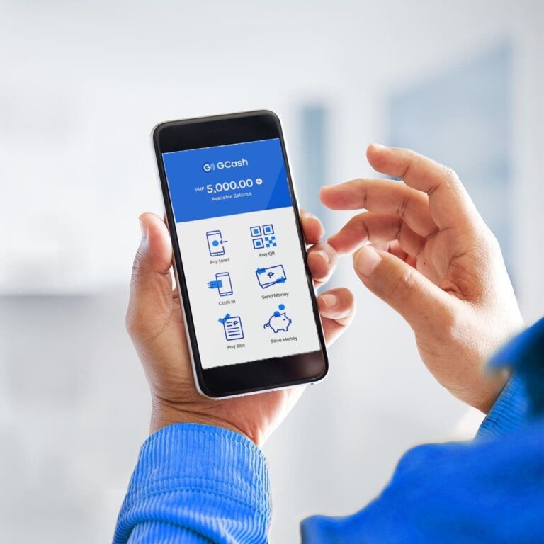 A man holding a mobile phone with the GCash app