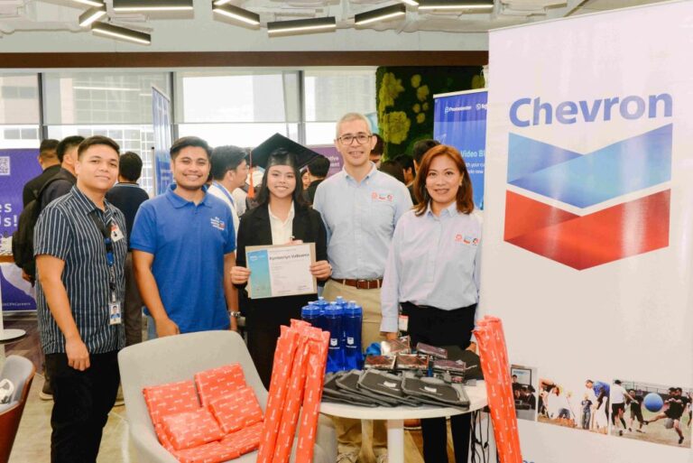 Chevron top-notcher Kymberlyn Valbuena (center), together with executives from Chevron Philippines Inc.