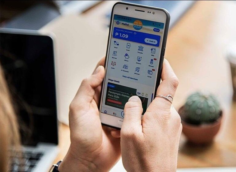 GCash has just launched a nanoloan product called GLoan Sakto, as can be seen in this photo of a mobile phone with the GCash app
