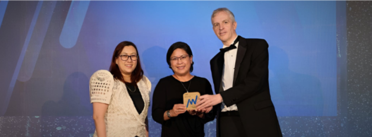 Metrobank's Cristina Gabaldon (center) while receiving her award as Citywire Asia’s 2024 Top 25 ASEAN Selectors