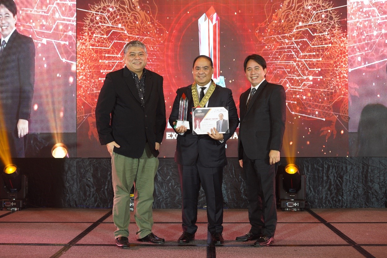 AXA Philippines’ Chief Transformation and Technology Officer Caloi Santos is recognized as Best Chief Information Officer in the Insurance Industry at the ISOG I Am Secure Cybersecurity Excellence Awards