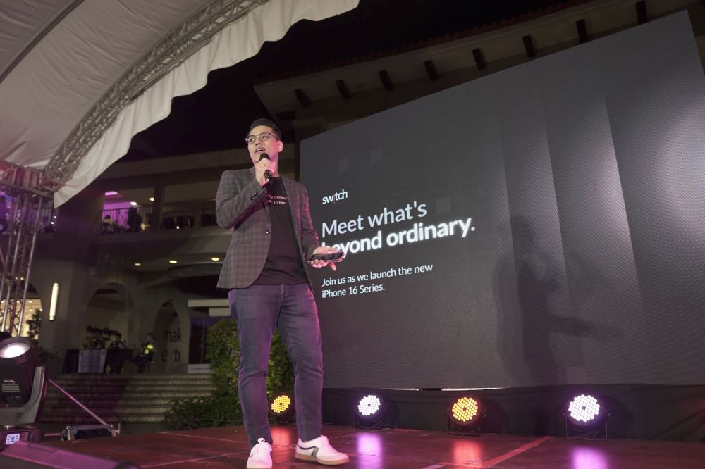 Switch Market Director Enrico Luis Luk speaking during the formal launch of iPhone 16 in PH