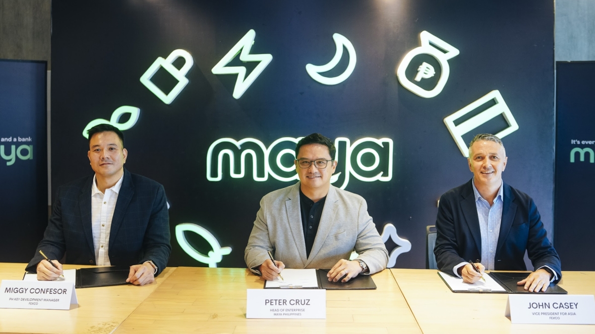 Maya Philippines executives during the launch of its Dynamic Currency Conversion service