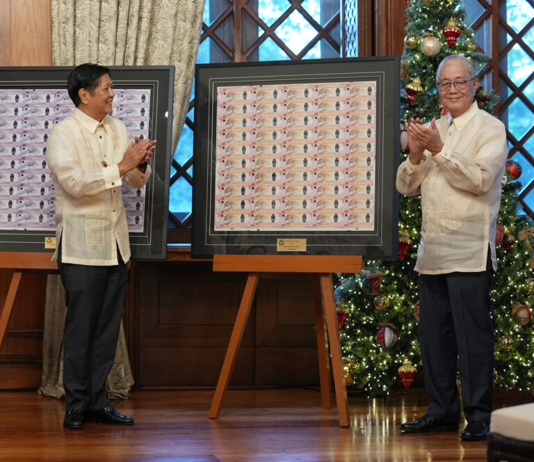 Pres. Marcos and BSP Gov. Remolona meet in this photo as BSP unveils new polymer banknote series