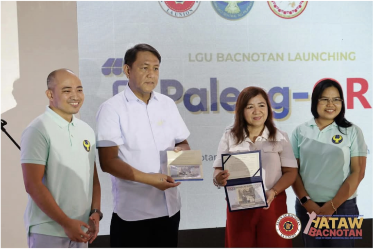 Bacnotan Mayor Divina C. Fontanilla (2nd from right) while leading the launch of Paleng-QR Ph Plus program at Bacnotan Public Market
