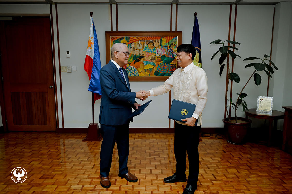 BSP Governor Eli Remolona swearing in Zeno Ronald Abenoja as new BSP Deputy Governor