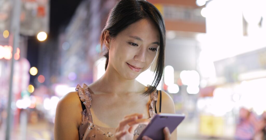 Girl using GCash app on her phone to show how the eC-Savings on GSave allows users to save directly from their e-wallet