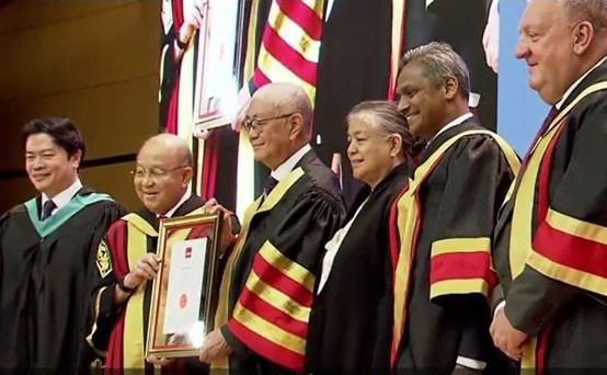 BSP Governor Eli M. Remolona, Jr. (third from left) receives an Honorary Fellowship from the Asian Institute of Chartered Bankers (AICB) in Malaysia