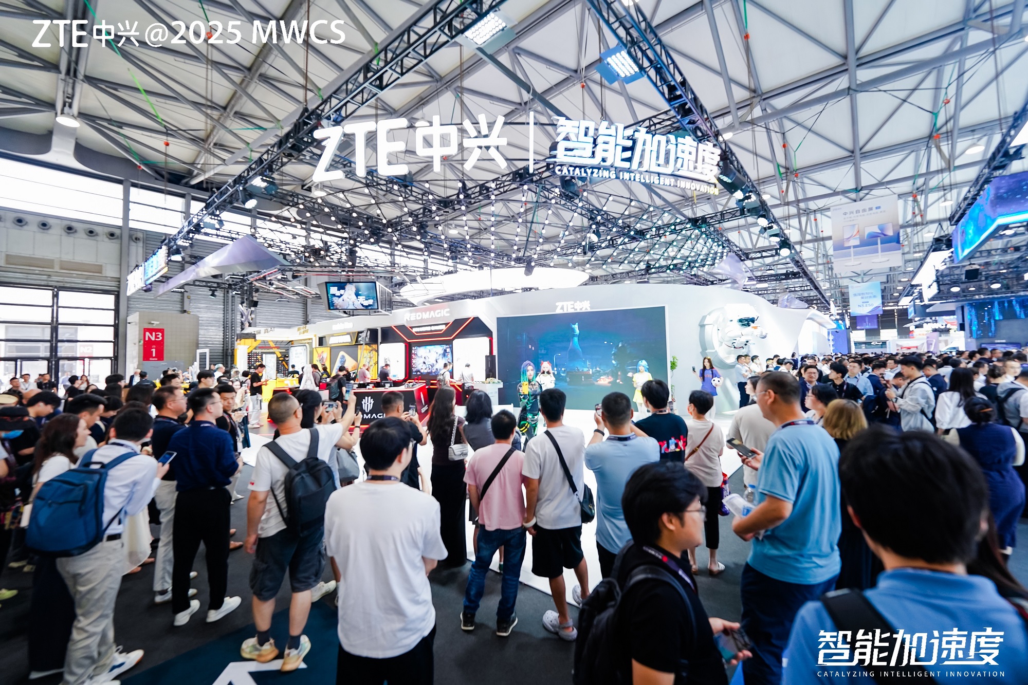 Flocks of people as ZTE showcases full-stack innovations at MWC Shanghai 2025