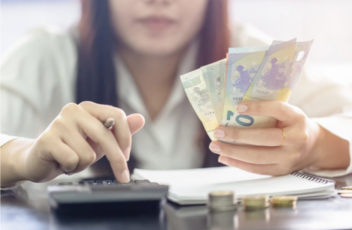 A woman counting money to show how the Philippines’ BOP is a crucial indicator tracking the country's economic transactions with the rest of the world