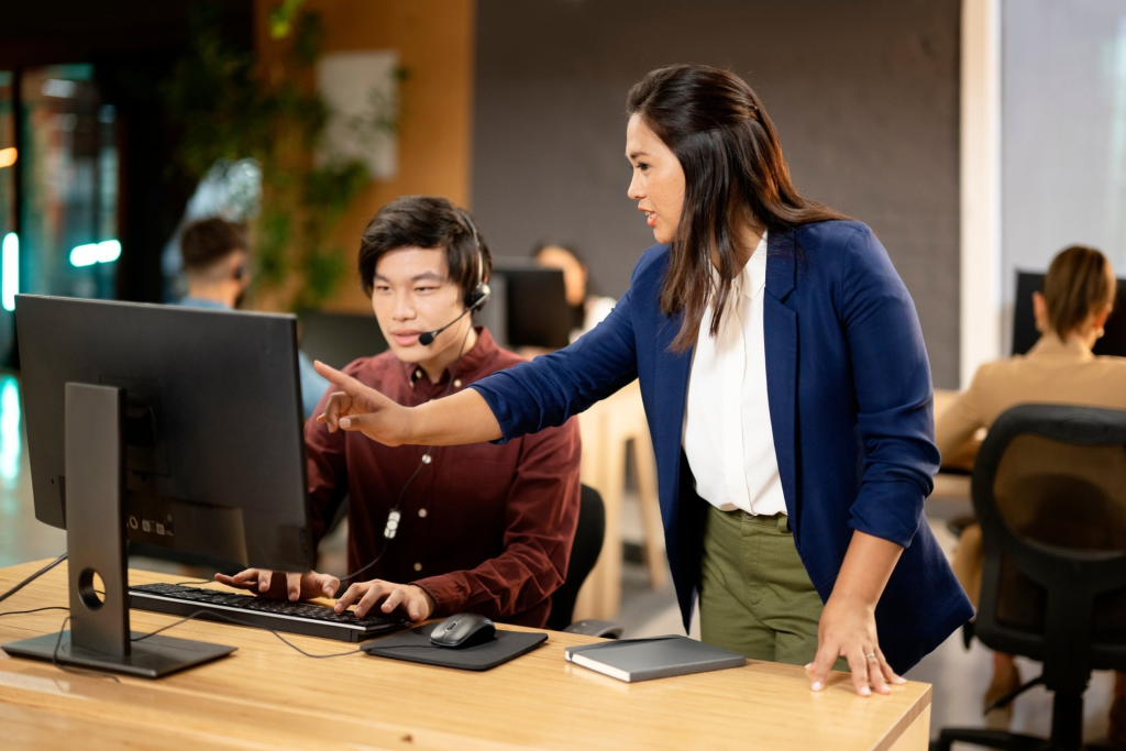 As illustrated in this photo of a female supervisor pointing to the screen as her colleague looks on, the PH's healthcare outsourcing booms while global payments remain a pain point according to Payoneer