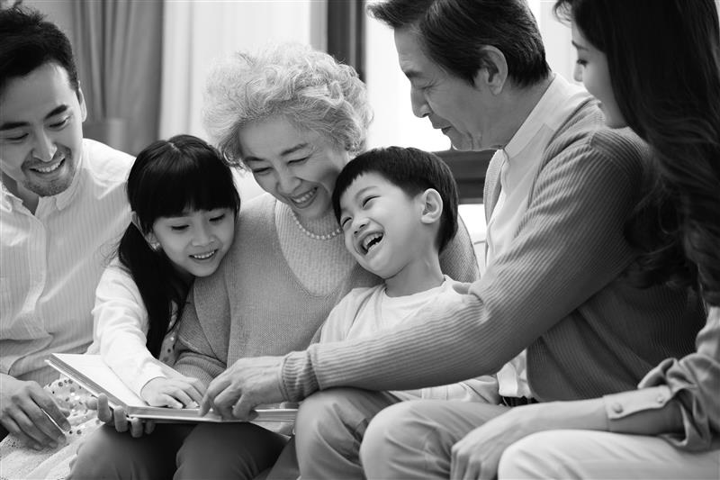 Black & white photo of an extended family with happy kids to illustrate why a family's digital wealth needs a legacy plan and how AXA Philippines can help