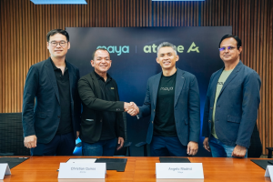 Angelo Madrid (3rd from left), President of Maya Bank, leads the credit access MOA-signing with Atome. Joining him were (from left:) Jefferson Chen, CEO of Atome Financial; Chris Quiros, Country General Manager of Atome Philippines; and Manu Panda, COO of Maya Bank