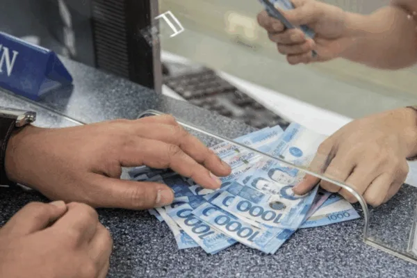 Money being exchanged during a banking transaction as the PH banking sector maintains strong growth as bank lending expands 10.5% in September
