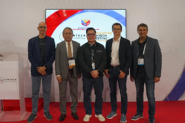 Executives of DIBA PH and Fintech Alliance pose for a souvenir after release of report that says Filipinos using digital banks show stronger financial health in 2025 — DIBA survey