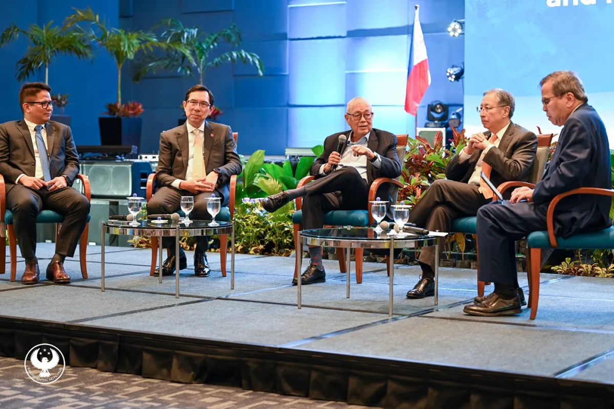 FSCC Chairman and BSP Governor Eli M. Remolona, Jr. with other BSP execs during the book launching