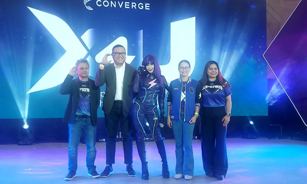 Converge executives together with Myrtle Sarosa (middle) during the launch of a new package that pushes beyond connectivity with new Super FiberX and GameChanger Plans