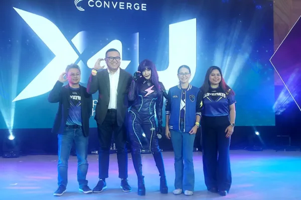 Converge executives together with Myrtle Sarosa (middle) during the launch of a new package that pushes beyond connectivity with new Super FiberX and GameChanger Plans