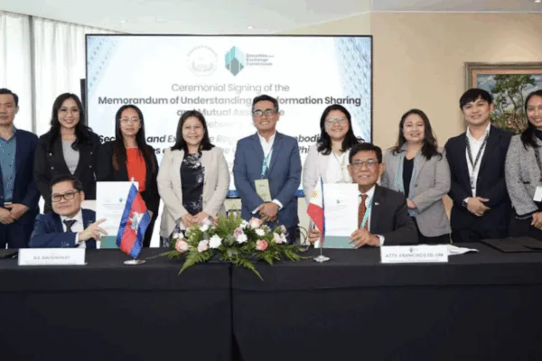 Photo of SEC and SERC execs as PH and Cambodia units forge capital markets pact