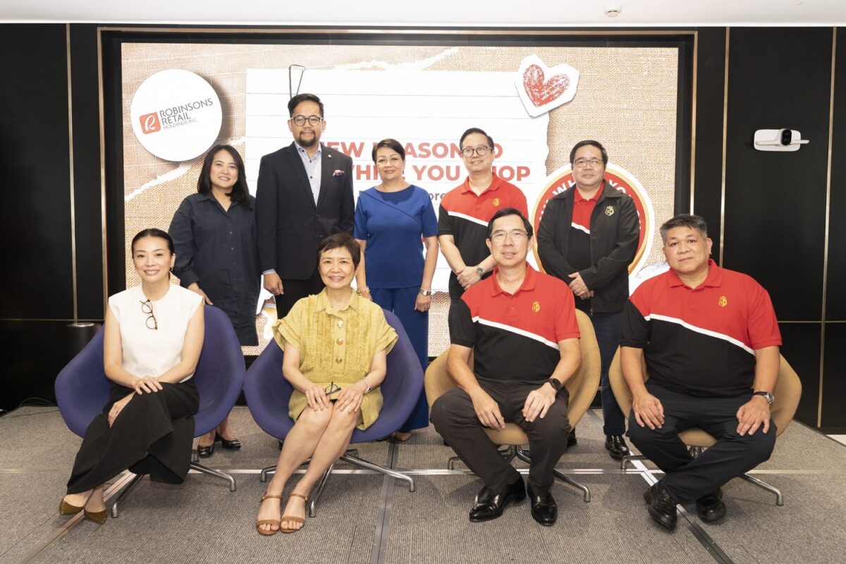 BPI and Robinsons execs strike a pose after completing a deal that would allow BPI customers to withdraw cash for free at Robinsons supermarket