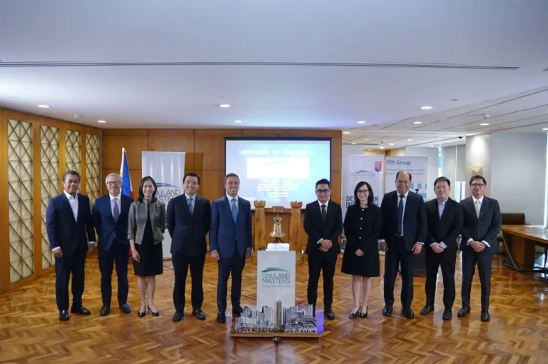 CLI execs strike a pose as the company secures ₱4B in oversubscribed sustainability-linked bonds