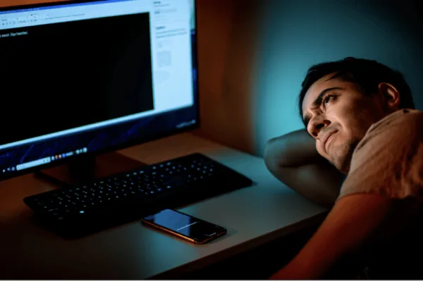 A man falls asleep on his working desk during Reddit global outage, which shows why today’s digital infrastructure is more fragile than ever
