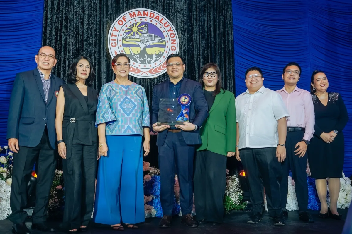 Executives of digital finance firm Maya pose with their trophy as the digital finance firm gets cited as one of Mandaluyong City’s top taxpayers