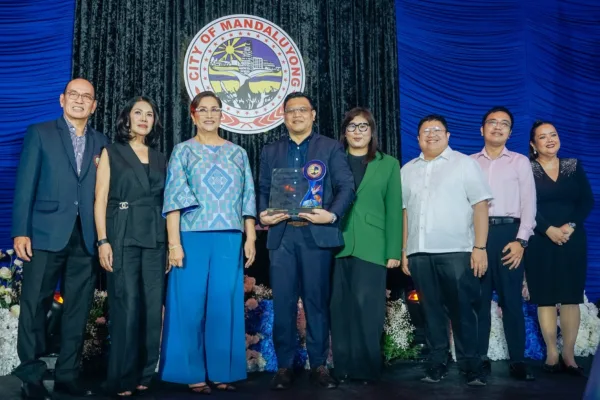 Executives of digital finance firm Maya pose with their trophy as the digital finance firm gets cited as one of Mandaluyong City’s top taxpayers