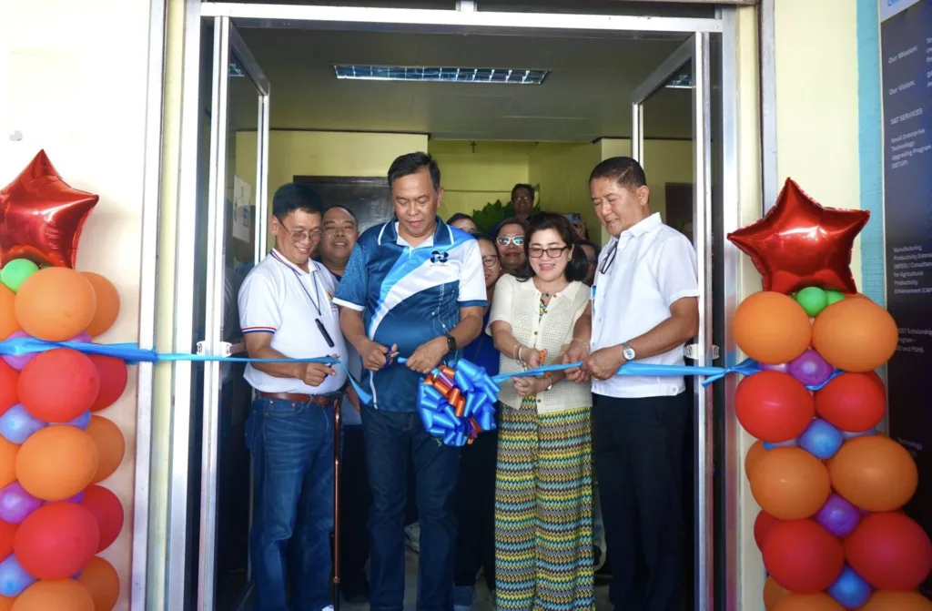 DOST ribbon cutting during the opening of 45th Digital Information Hub in Siquijor