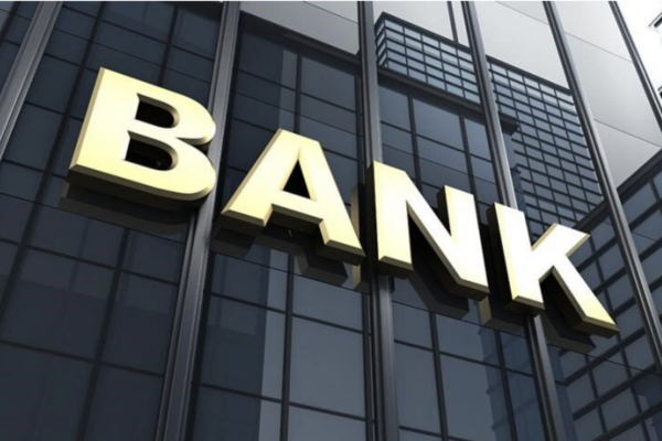 xWhy banks are tightening rules while fintechs double down