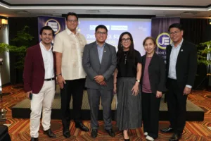 (L-R) Sub-Com Chair, JFINEX Summit, Darwin Saribay; FINEX Foundation, Liaison Trustee Edith Dychiao; Overall Chair of the Junior FINEX Committee and Finance Director of Watsons Philippines Joweehlyn Liao; Keynote Speaker Eugene Dela Cruz; CFO of JPMorgan Chase & Co. N.A. - Philippine Global Service Center, Archiebald Marchan; and FINEX Foundation Chairman, Edmund Alan Qua Hiansen