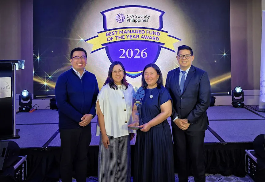 Metrobank executives receiving the award as its "Metro$ Short Term Bond Fund" gets named Best Managed Fund by CFA Society Philippines