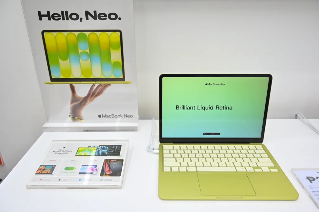 Macbook Neo in Citrus