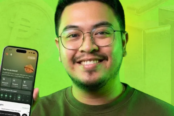 Theo Roque, Founder of Savio, holding the Savio app interface