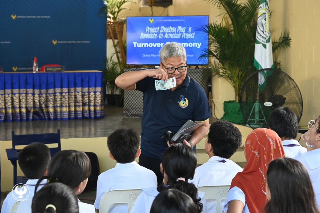 Photo 1 Banknote to Armchair Project Turnover Ceremony